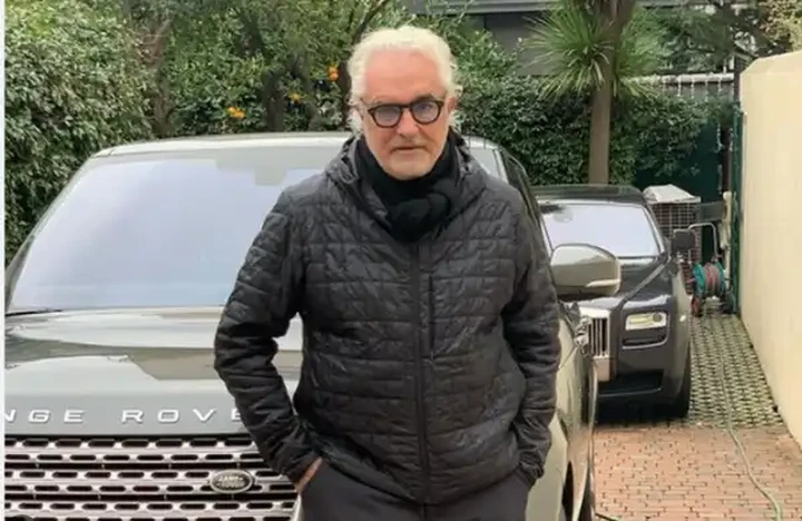 La Range Rover lo lascia sempre a piedi, Briatore sbotta contro l'inaffidabilità dell'auto britannica
