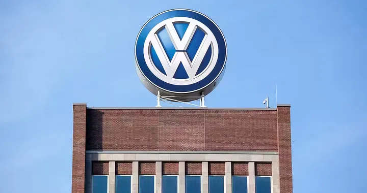 VW prepara l’addio a 4 fabbriche tedesche: produzione verso lo stop tra 2031 e 2034