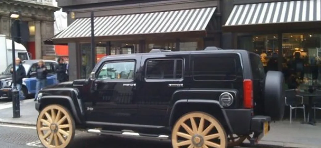Foto della settimana: l'Hummer H3 medievale