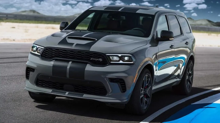 Il V8 non muore, Stellantis rilancia il suo esplosivo HEMI