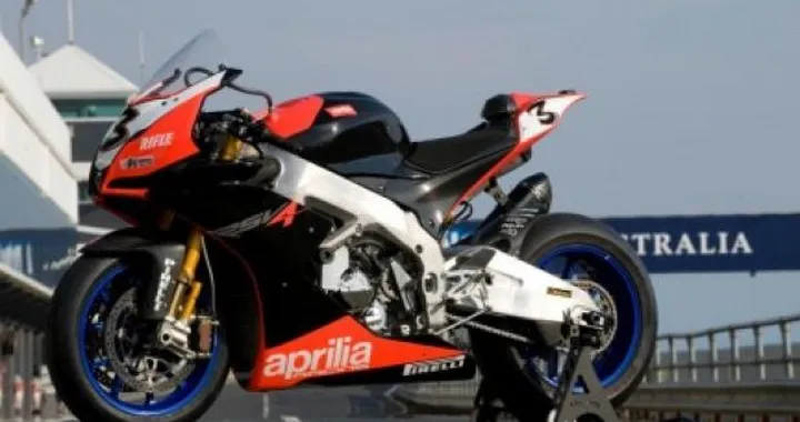 Ed ecco la meravigliosa Aprilia RSV4 di Max Biaggi nella sua livrea definitiva