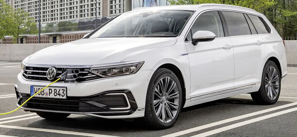 Nuova Volkswagen Passat GTE, l'ibrida che viaggia anche a zero emissioni