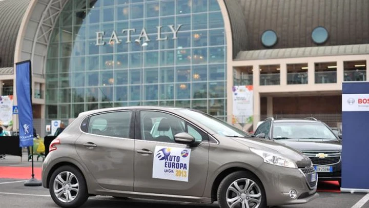 Peugeot 208 vince l'Auto Europa 2013; critiche al governo durante la tavola rotonda 