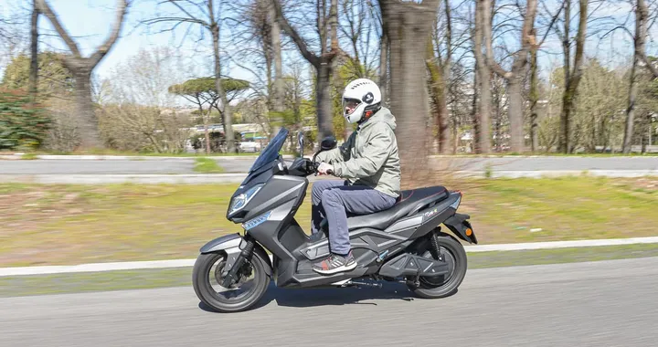 Jonway MJS-E Sport: la prova su strada dello scooter elettrico
