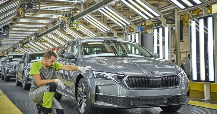 La prima Skoda Octavia restyling è uscita dall'impianto di Kvasiny