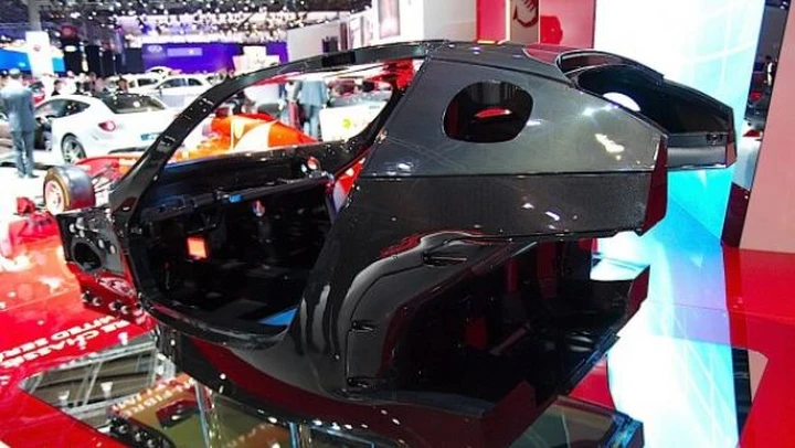 Ferrari: il telaio della F70 al Salone di Parigi 2012 Live