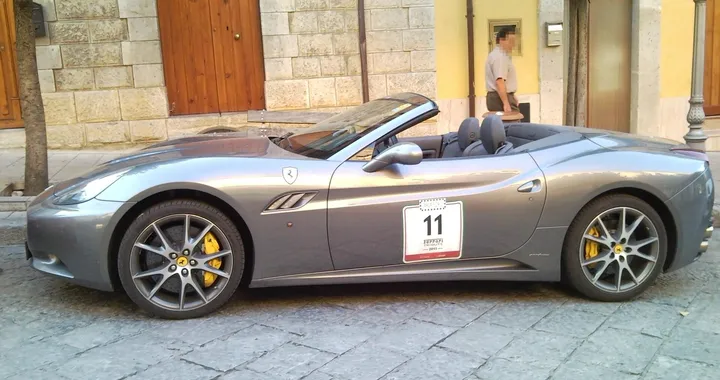 La Ferrari California di Hugh Grant è in vendita