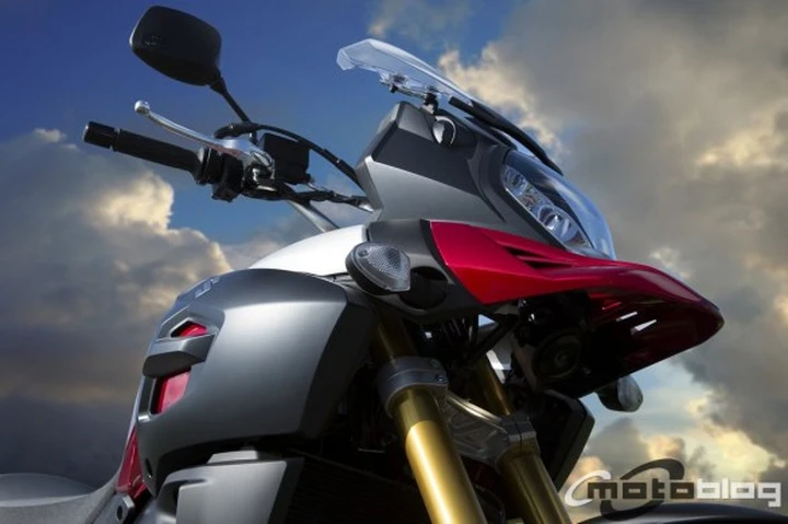 Novità Suzuki 2014: V-Strom 1000 ABS e Burgman 125/200 ABS