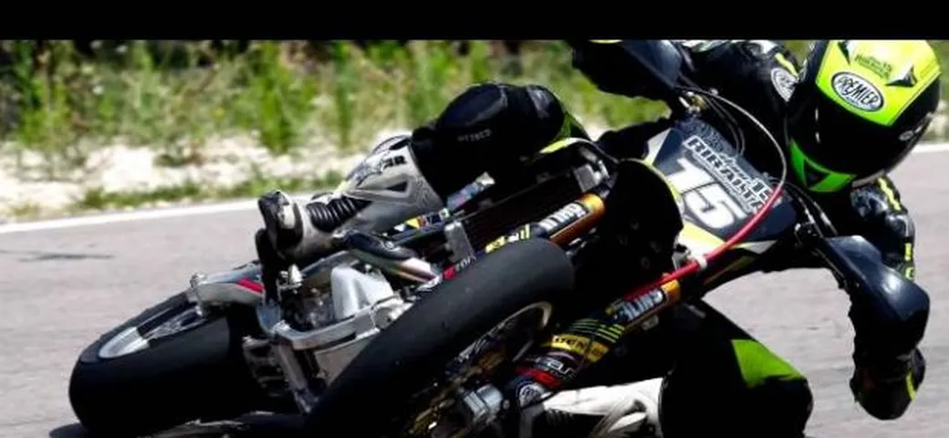 Supermoto No Limits 2.0 by Dani Ribalta