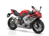QJMotor SRK921RR: motore 4 cilindri, elettronica avanzata e look racing