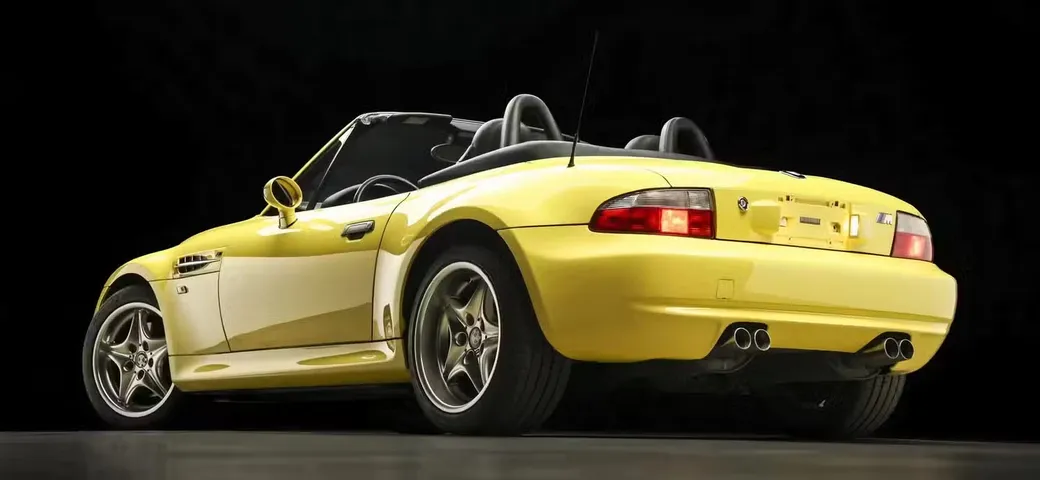 Snobbata e dimenticata, adesso fa girare la testa a tutti: una roadster come nessun'altra
