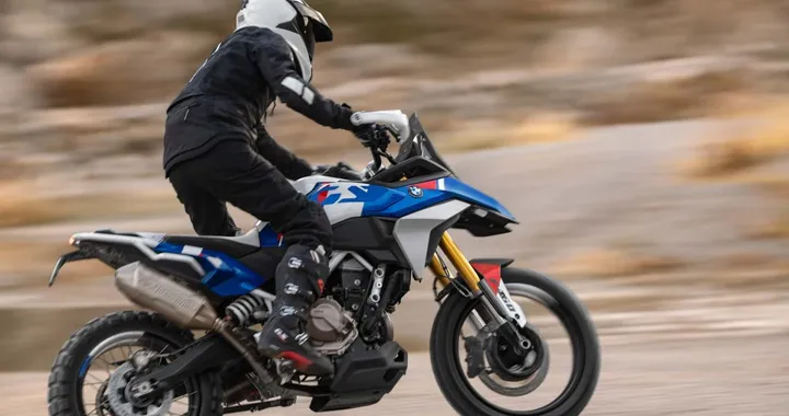 Nuova BMW F 450 GS, debutto nel 2026 tra strada e off-road