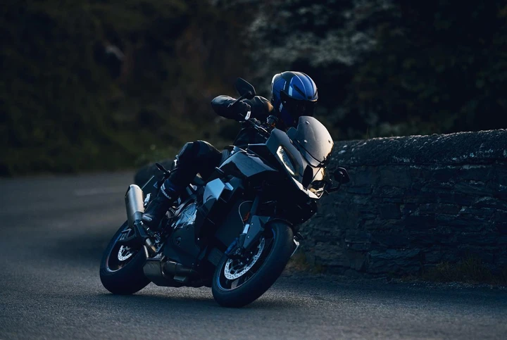 BMW M 1000 XR: svelato il nuovo prototipo di moto sportiva [FOTO e VIDEO]