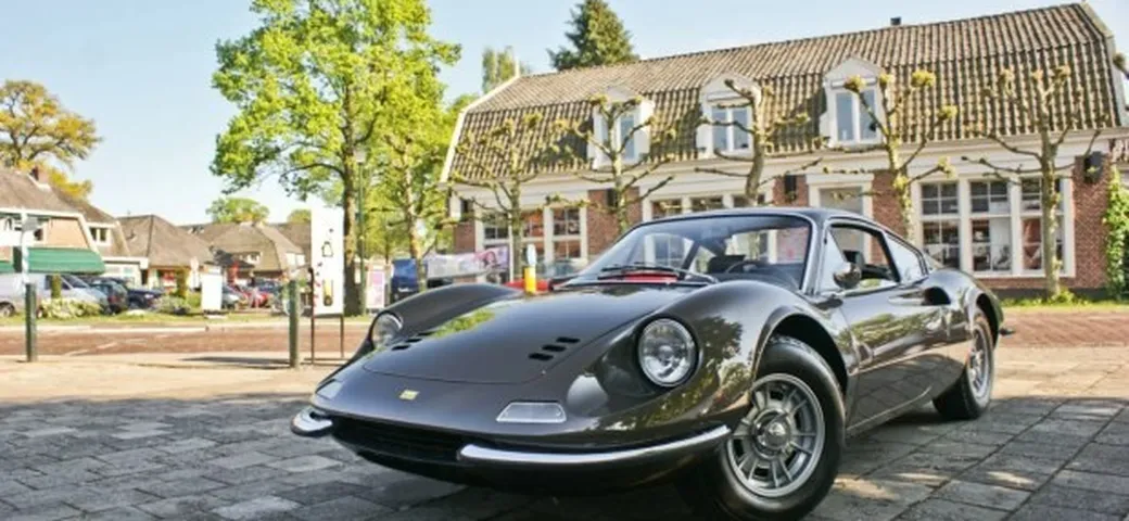 Ferrari 246 Dino: foto di un esemplare in allestimento L