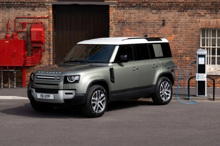 Land Rover Defender: con la gamma 2021 arriva l'ibrida plug-in