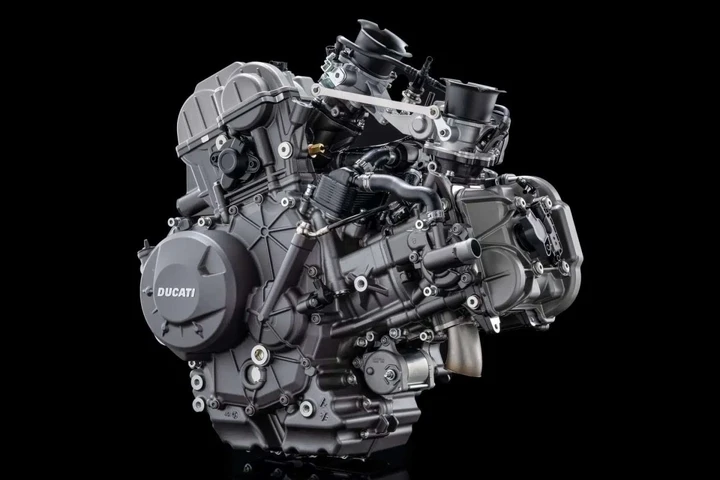 Ducati V2: la rivoluzione continua con Monster e DesertX nel 2026