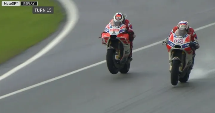 MotoGP Malesia 2017: Dovizioso 1°, doppietta Ducati. Marquez 4°, mondiale aperto!