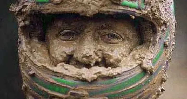 Foto del giorno: faccia da fango