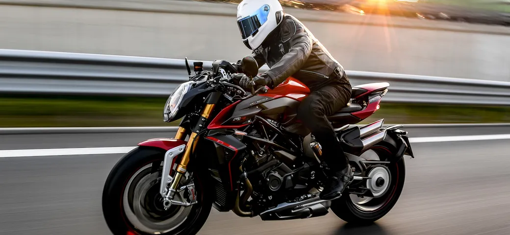 MV Agusta Brutale 1000 RR: 208 cv, ma docili. Si può?