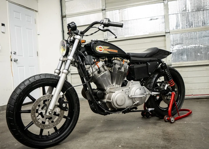 Harley-Davidson Sportster: la trasformazione XR750 style, una custom ispirata alla leggenda