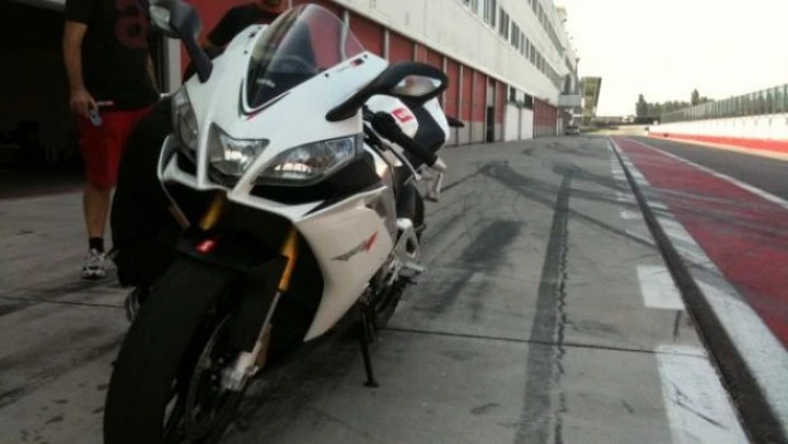 Aprilia RSV4 R APRC 2011: Live Test ad Adria