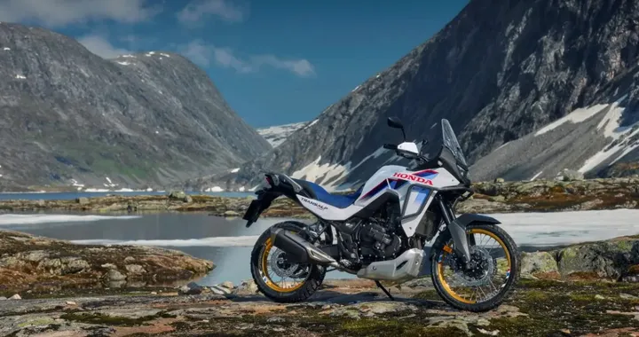 Honda XL750 Transalp 2026: e-Clutch e TBW rivoluzionano l'adventure