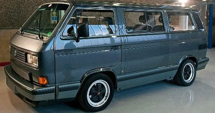 La Porsche B32 è un furgoncino su base Volkswagen Caravelle