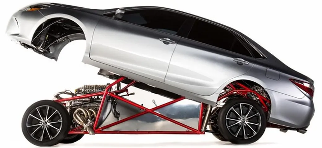 Al Sema c'è una Toyota Camry da 850 cavalli