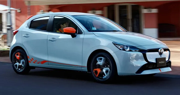 Mazda2 si aggiorna profondamente, ma non per noi