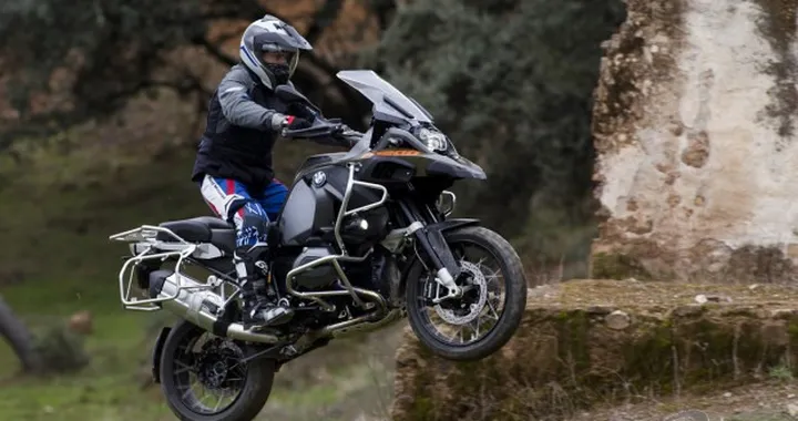 Mercato due ruote 2014 in calo del -1,5%. Moto +3,3%, Scooter +0,4%, 50cc -15,5%