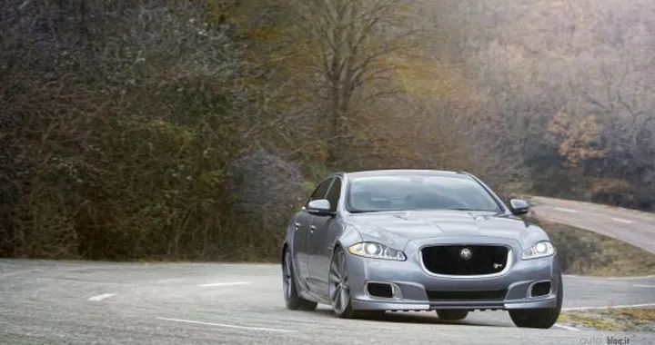 Jaguar XJR