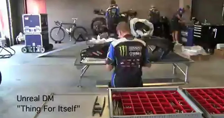 Come costruire una Yamaha R1 Superbike in 5 ore