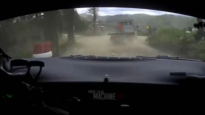 Terrore nel WRC, il folle incontro tra Evans e un carro attrezzi al Rally Portogallo