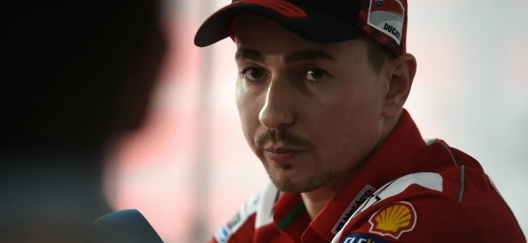 MotoGP Sepang: è scontro tra Lorenzo e Ducati