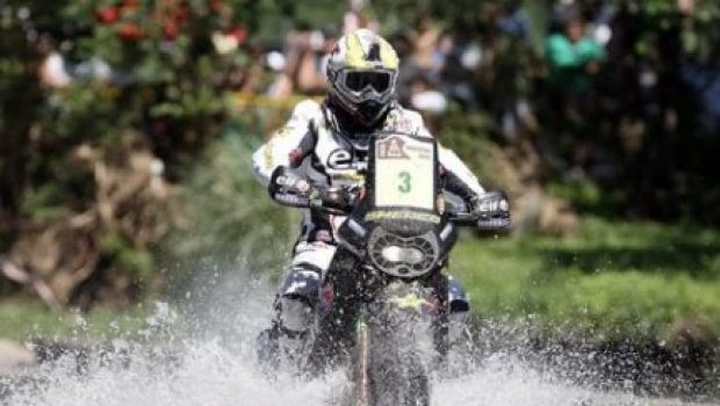 Dakar 2010: Prima tappa a Casteu con la Sherco. Spettatrice muore investita da un'equipaggio auto