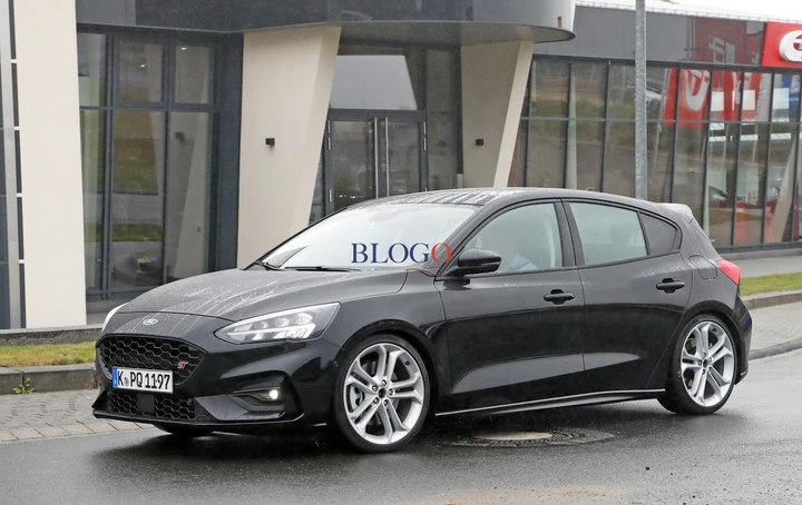 Ford Focus ST: foto spia senza veli