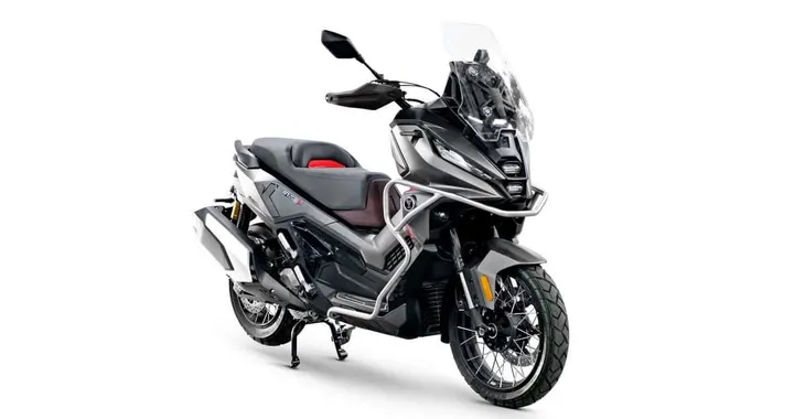 Voge SR450X 2026: maxi-scooter adventure con bicilindrico 398 cc