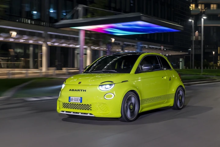Abarth 500e: protagonista alla Milan Games Week e Cartoomics