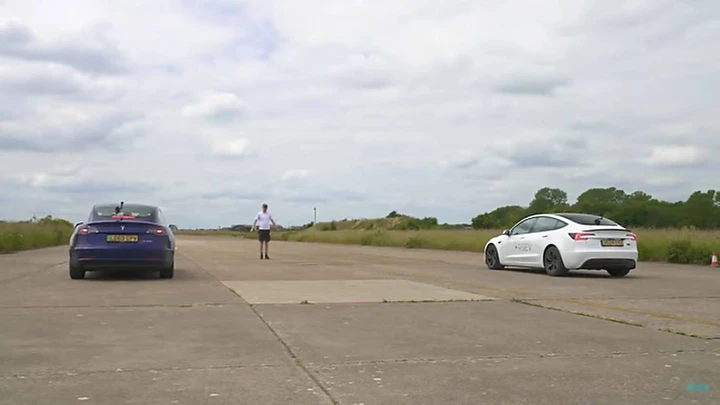 Tesla Model 3 Performance nuova vs vecchia: drag race elettrica | Video