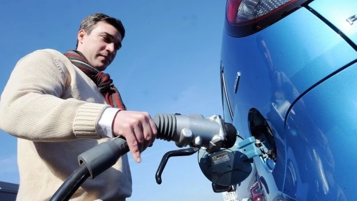 Le batterie delle automobili elettriche si ricaricheranno dall'asfalto?