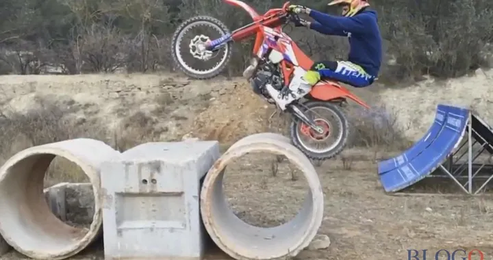 Trial con una moto da cross: un vero manico [Video]