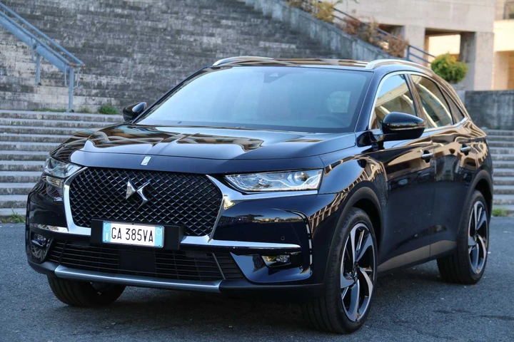 DS 7 Crossback: la prova su strada dell'ammiraglia SUV francese