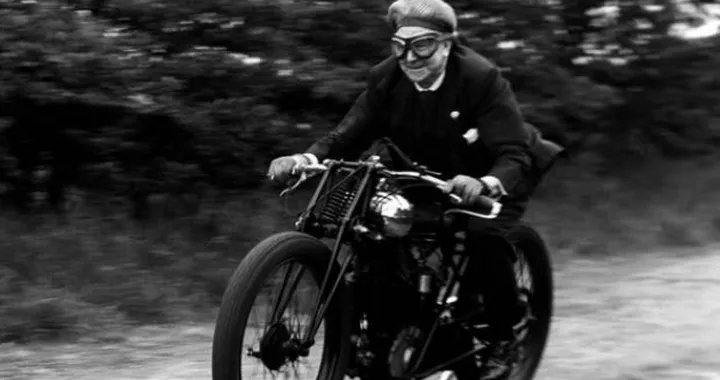 Brough Superior SS80 del 1922 battuta all'asta per 360.000 euro