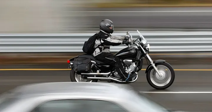 Autostrade: le moto da agosto pagano meno. Ma solo con il telepass