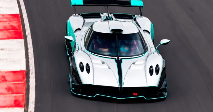 Pagani Huayra R Evo Roadster, 900 CV e 3,2 milioni di euro: il cliente l'ha aspettata 3 anni
