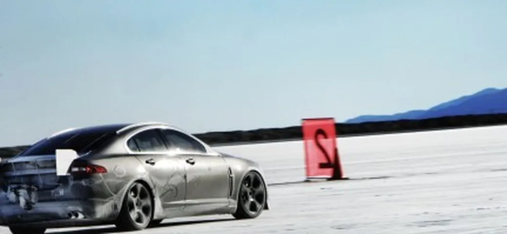 Jaguar XF-R: a 350 km/h sul lago salato di Bonneville