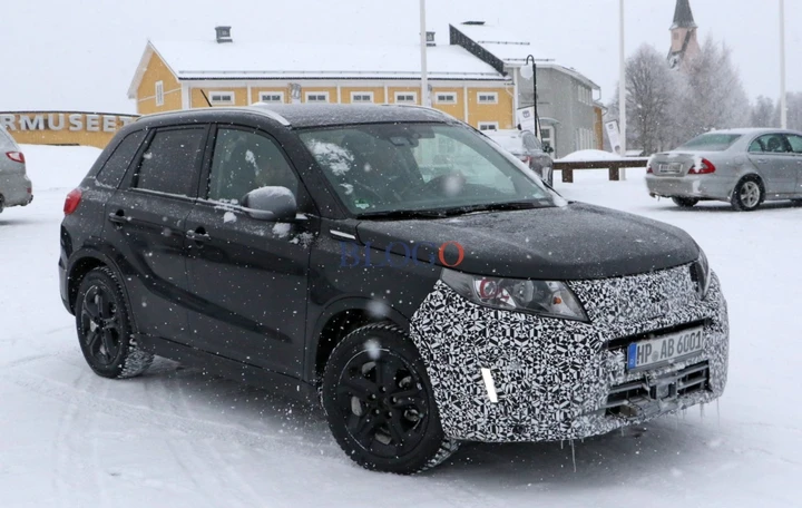 Suzuki Vitara: foto spia del facelift