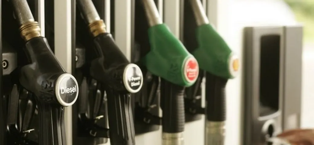 Prezzi benzina: verde e diesel ancora in calo per chiudere il 2014