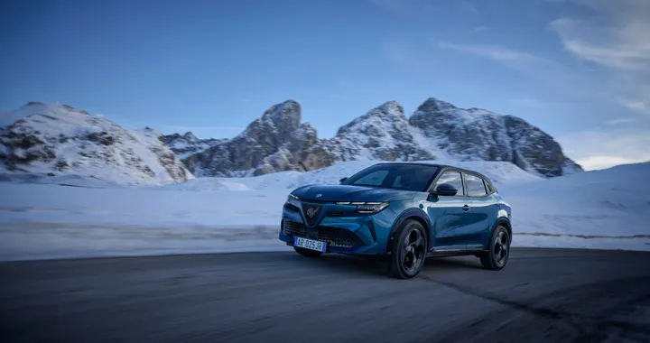 Alfa Romeo Junior Ibrida Q4, ordini aperti e prezzi del B-SUV
