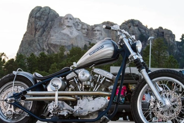 Metzeler a EICMA Custom con Indian Larry Motorcycles